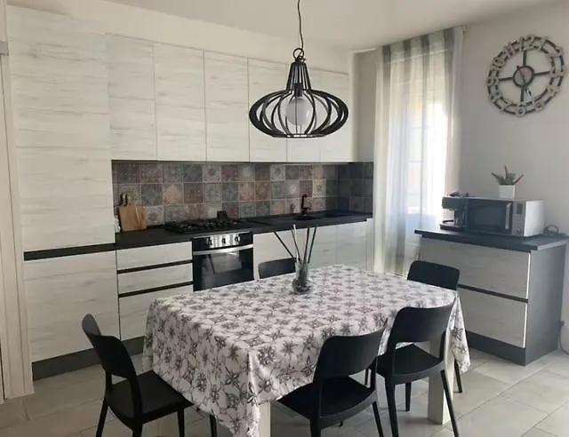 La Casa Di Ely Apartment Viareggio Italy